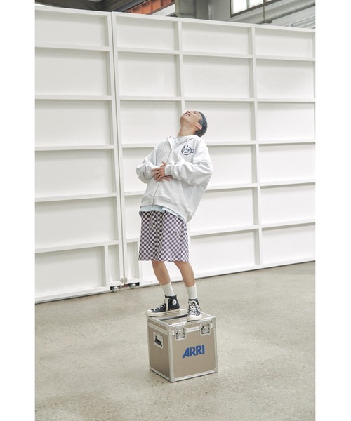 ISTKUNST（イストクンスト）の「【ISTKUNST】BEAR & SMILEY HOOD ZIP UP / イストクンスト ベアー アンド スマイリー ジップアップ フーディー（パーカー・レディース・ライトグレー/ブラック・MEDIUM/LARGE/X-LARGE）」の4枚目の写真