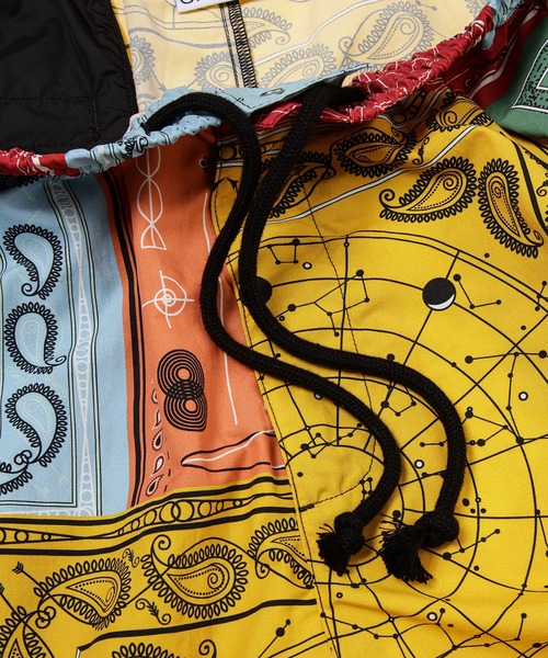 MARCELO BURLON（マルセロ・バーロン）の「ALL OVER BANDANA NYLON SHORTS（その他パンツ・メンズ・レッド系その他・M/L）」の5枚目の写真