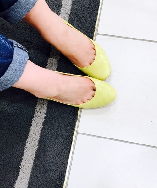 LE TALON（ルタロン）の「【GINGER4月号掲載】◇7.5cmエナメルプレーン（パンプス・レディース・ブラック/ホワイト/ベージュ/イエロー/ネイビー・36/37/35/35.5/38/37.5/36.5）」の5枚目の写真