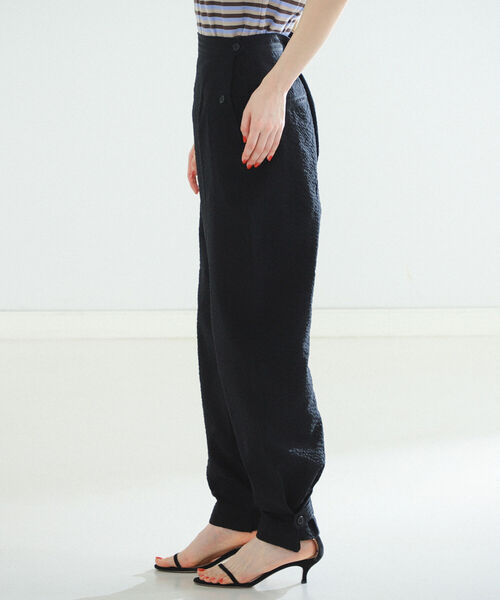 Demi-Luxe BEAMS（デミルクス ビームス）の「Demi-Luxe BEAMS / サッカー タブ付き パンツ（その他パンツ・レディース・ブラック/その他/レッド・38/36）」の18枚目の写真