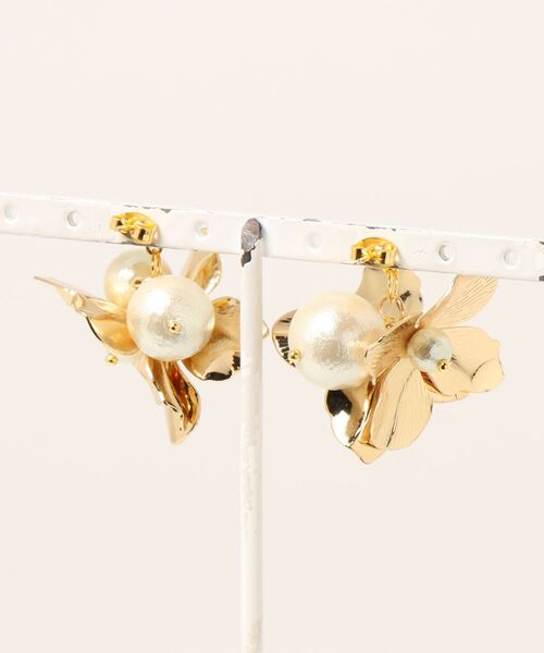 tone(トーン)の「【S.coeuf】【S.coeuf】ピアス メタルフラワー×コットンパール(MA)(ピアス(両耳用)・レディース・ゴールド・FREE)」の5枚目の写真