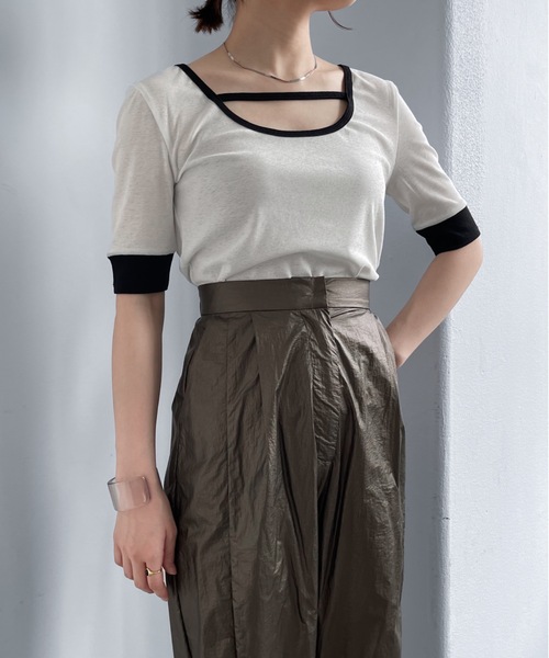 Solace(ソレイス)の「UネックバイカラーリンガーT/前後2WAY(Tシャツ/カットソー・レディース・ホワイト/パープル/レッド/ライトグリーン・FREE)」の6枚目の写真