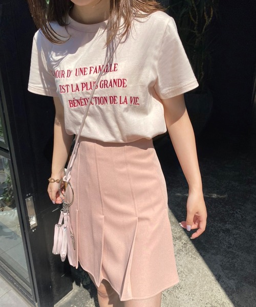 one after another NICE CLAUP(ワンアフターアナザーナイスクラップ)の「ロゴ刺しゅうTee(Tシャツ/カットソー・レディース・ホワイト/ピンク/オレンジ/ブルー/スミクロ・FREE)」の4枚目の写真