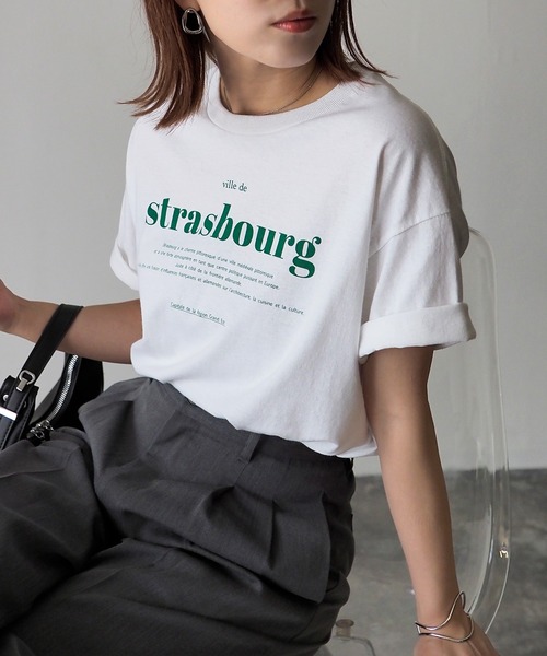 Riberry(リベリー)の「GILDAN strasbourgプリントTシャツ(Tシャツ/カットソー・レディース・ホワイト×レッド/ホワイト×グリーン/ネイビー/ホワイト×ブラック/ブラック/マルーン/チャコールグレー/オリーブ/グレー系・MEDIUM)」の2枚目の写真