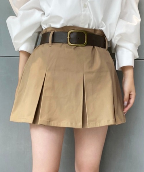 one after another NICE CLAUP(ワンアフターアナザーナイスクラップ)の「ベルト付きローライズプリーツスカート(スカート・レディース・ベージュ/ネイビー/スミクロ・FREE)」の1枚目の写真