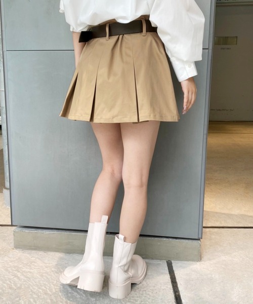 one after another NICE CLAUP(ワンアフターアナザーナイスクラップ)の「ベルト付きローライズプリーツスカート(スカート・レディース・ベージュ/ネイビー/スミクロ・FREE)」の6枚目の写真