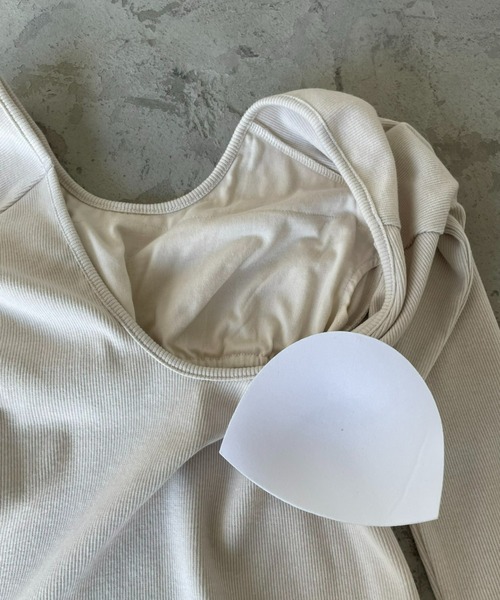 AIC.（エーアイシー）の「パッド付きバックオープンリブトップス（Tシャツ/カットソー・レディース・ブラック/ホワイト系・FREE）」の4枚目の写真