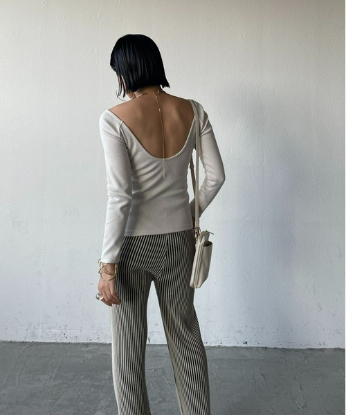 AIC.（エーアイシー）の「パッド付きバックオープンリブトップス（Tシャツ/カットソー・レディース・ブラック/ホワイト系・FREE）」の7枚目の写真