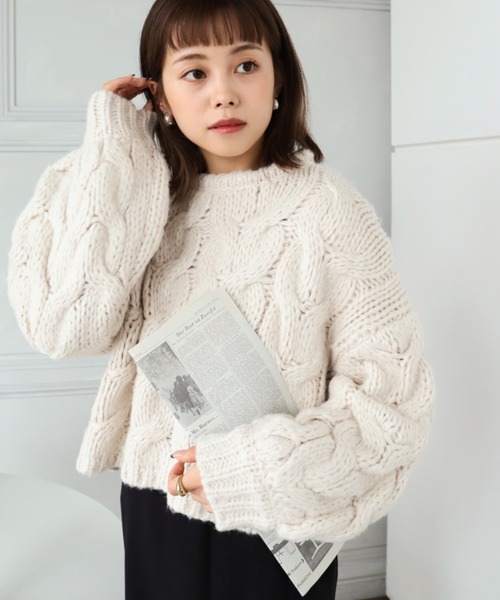 moment+（モーメントプラス）の「ローゲージメランジ手編み風ケーブル