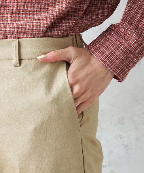 DECOY SINCE 1981(デコイシンスイチキュウハチイチ)の「ストレッチテーパードパンツ(チノパンツ・レディース・ベージュ/ネイビー・64/70/67)」の7枚目の写真