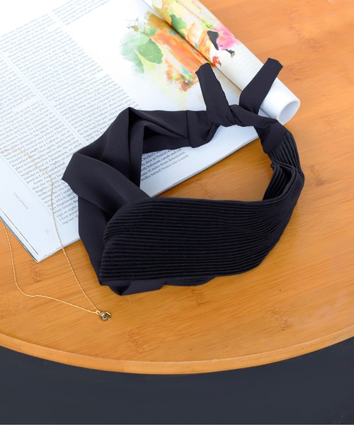 ANEMONE（アネモネ）の「ハーフプリーツバックワイヤーターバン（ヘアバンド・レディース・ブラウン/マスタード/グレー/ブルー/ネイビー・FREE）」の3枚目の写真