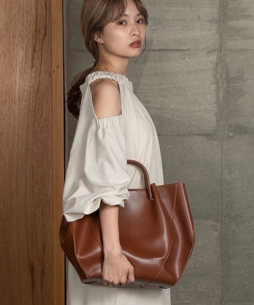 Amiur（エミレ）の「vase bag（ハンドバッグ・レディース・ブラウン/ブラック/ベージュ・FREE）」の2枚目の写真