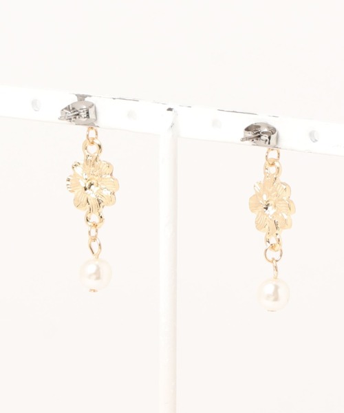 tocco closet（トッコ　クローゼット）の「フラワーモチーフ×パールピアス（ピアス（両耳用）・レディース・ピンク・FREE）」の2枚目の写真