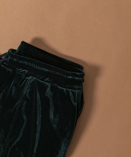 Couleur Meler(クルールメリー)の「Couleur Meler sakasa center tuck velour pants(その他パンツ・メンズ・グリーン系その他/ブラック・LARGE/MEDIUM)」の11枚目の写真