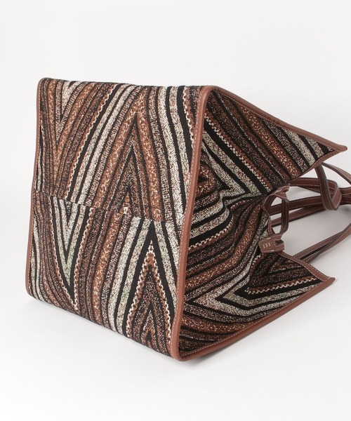 A VACATION(アヴァケーション)の「【A VACATION / アヴァケーション】MINI CUBE TRIANGLE BROWN / ミニキューブトライアングルトートバッグ(トートバッグ・レディース・ブラウン・FREE)」の3枚目の写真
