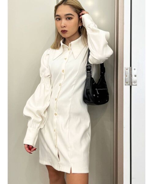 EMODA(エモダ)の「ダブルスリットシャーリングワンピース(ワンピース・レディース・ブルー/ブラック/アイボリー・FREE)」の2枚目の写真