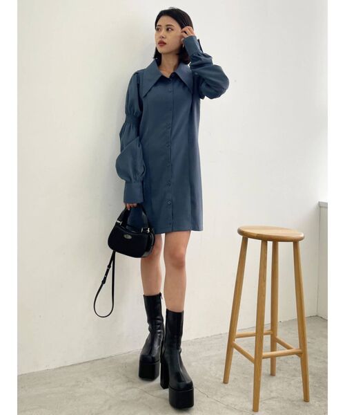 EMODA(エモダ)の「ダブルスリットシャーリングワンピース(ワンピース・レディース・ブルー/ブラック/アイボリー・FREE)」の10枚目の写真