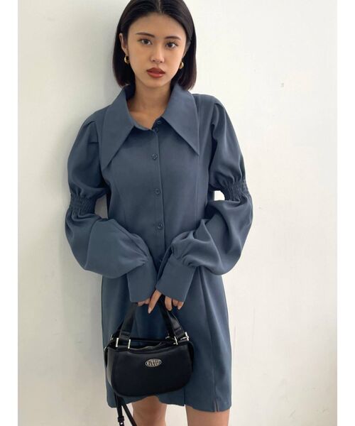 EMODA(エモダ)の「ダブルスリットシャーリングワンピース(ワンピース・レディース・ブルー/ブラック/アイボリー・FREE)」の11枚目の写真