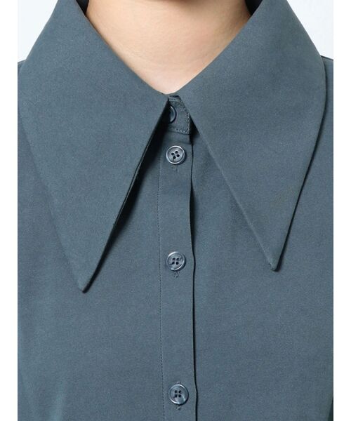 EMODA(エモダ)の「ダブルスリットシャーリングワンピース(ワンピース・レディース・ブルー/ブラック/アイボリー・FREE)」の21枚目の写真