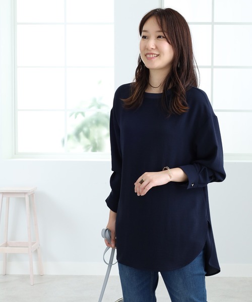BELLUNA PLUS(ベルーナ)の「リブ切替デザインチュニック(チュニック・レディース・ネイビー/オフホワイト・LARGE/MEDIUM)」の2枚目の写真