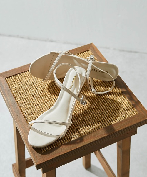 PAPILLONNER（パピヨネ）の「ストラップヒールサンダル/PAPILLONNER/パピヨネ（サンダル・レディース・ホワイト/ブラック・S/M/L）」の2枚目の写真