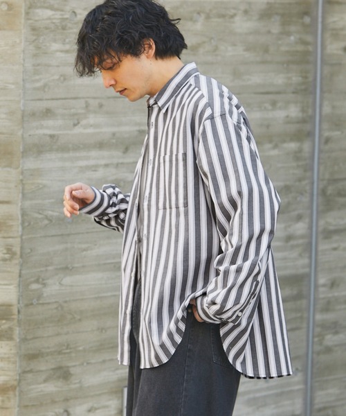 MONO-MART（モノマート）の「ボールドストライプ リラックスルーズレギュラーカラーブロードシャツ（シャツ/ブラウス・メンズ・ブラック系/ブルー系/ホワイト系/グレー系・M/L）」の12枚目の写真