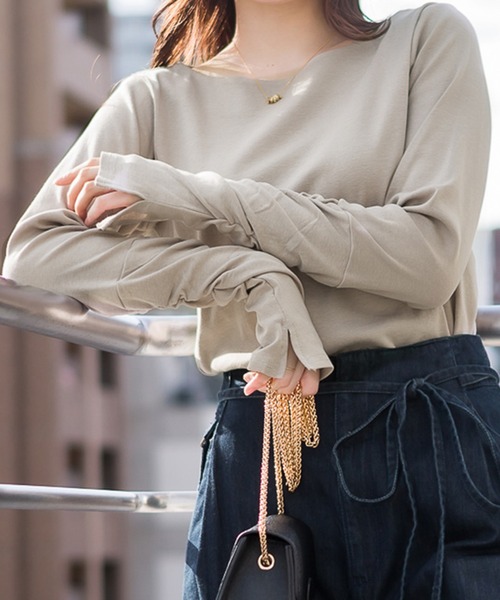 Felt-Maglietta(フェルトマリエッタ)の「ボートネック指穴くしゅくしゅ袖2wayカットソー(Tシャツ/カットソー・レディース・ネイビー/ライトグレー/オフホワイト/チャコールグレー/ブラック/グレイッシュベージュ/カーキ・MEDIUM/LARGE/XXX-LARGE/X-LARGE/XX-LARGE)」の5枚目の写真
