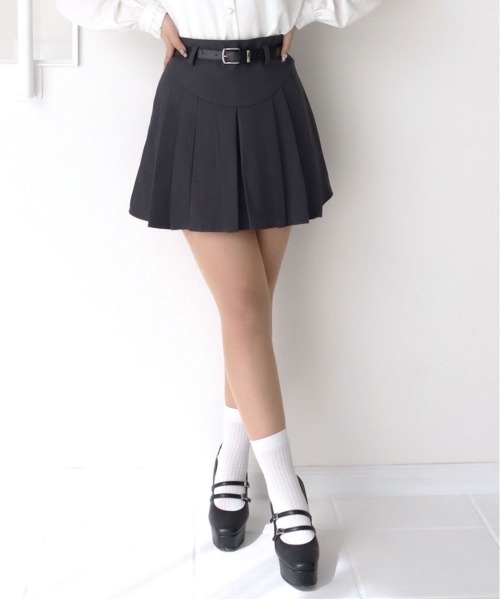 titty＆Co. PETIT by poyo（ティティーアンドコープティバイポヨ）の「【titty&Co.PETIT by poyo】ベルト付きハイウエストプリーツスカパン（スカート・レディース・グレー/ブラック・MEDIUM/SMALL）」の2枚目の写真