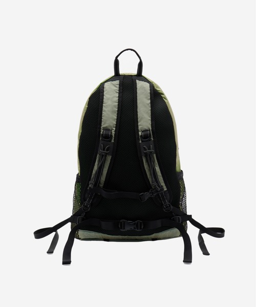 Maison Kitsune（メゾンキツネ）の「MK x AND WANDER BACKPACK（バックパック/リュック・メンズ・ネイビー/ライトグリーン・U）」の11枚目の写真