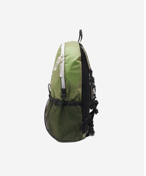 Maison Kitsune（メゾンキツネ）の「MK x AND WANDER BACKPACK（バックパック/リュック・メンズ・ネイビー/ライトグリーン・U）」の8枚目の写真