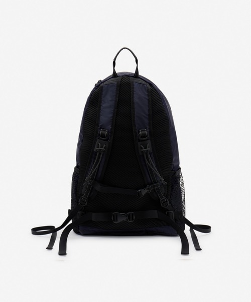 Maison Kitsune（メゾンキツネ）の「MK x AND WANDER BACKPACK（バックパック/リュック・メンズ・ネイビー/ライトグリーン・U）」の3枚目の写真