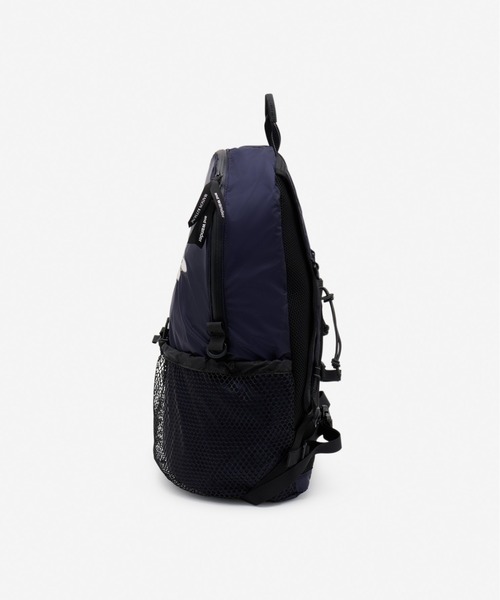 Maison Kitsune（メゾンキツネ）の「MK x AND WANDER BACKPACK（バックパック/リュック・メンズ・ネイビー/ライトグリーン・U）」の5枚目の写真