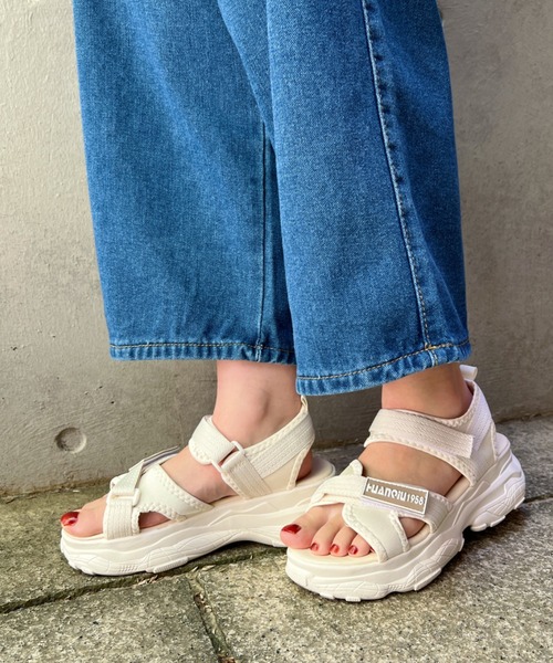 CLEA(クレア)の「スニーカーソール厚底スポーツサンダル(サンダル・レディース・アイボリー/ブラック・24.5cm/23.5cm)」の17枚目の写真