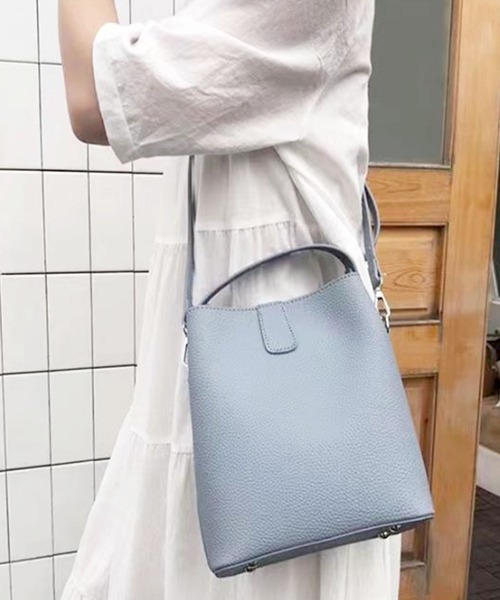 florist(フローリスト)の「【2WAY/3WAY】【仕切りポケット付き】縦型シュリンクレザーのワンハンドルショルダーバッグ/トートバッグ(ハンドバッグ・レディース・ブラック/オフホワイト/グレイッシュブルー/ベージュ/ブラウン・FREE)」の11枚目の写真