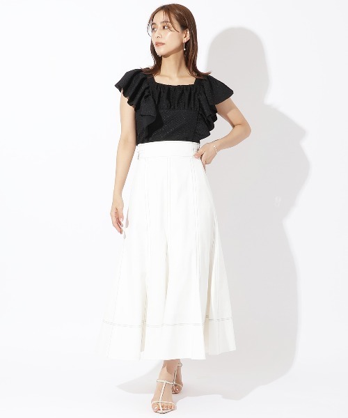 AND COUTURE（アンドクチュール）の「ジャガードフリルブラウス（シャツ/ブラウス・レディース・オフホワイト/ブラック/ラベンダー・MEDIUM）」の5枚目の写真