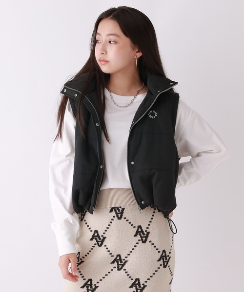 repipi armario（レピピ アルマリオ）の「【AKIII×repipi】ショートベスト（ダウンベスト・キッズ・ブルー/ブラック・FREE）」の2枚目の写真