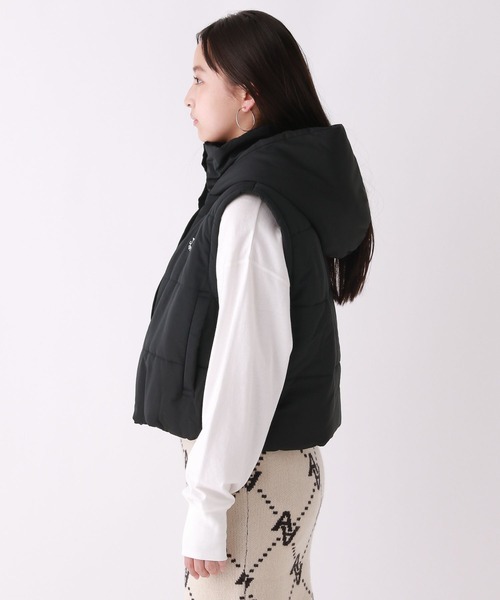 repipi armario（レピピ アルマリオ）の「【AKIII×repipi】ショートベスト（ダウンベスト・キッズ・ブルー/ブラック・FREE）」の6枚目の写真