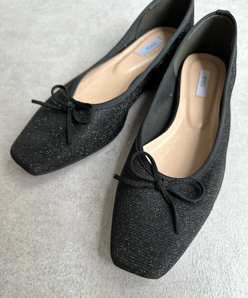 DouDou（ドゥドゥ）の「【WEB限定】 グリッタースクエアソフトバレエ（パンプス・レディース・ブラック/シルバー・23.5cm/24cm/24.5cm）」の5枚目の写真
