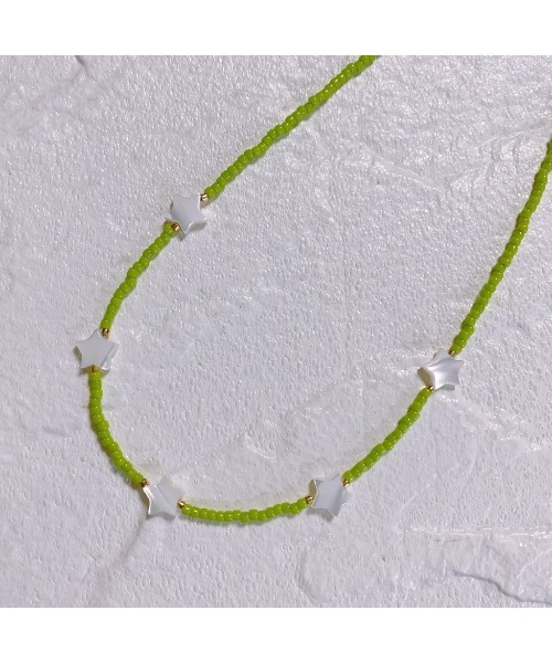 tone（トーン）の「【mastea】マザーオブパール星ビーズチョーカー(MA)（チョーカー・レディース・ピンク/グリーン・FREE）」の2枚目の写真