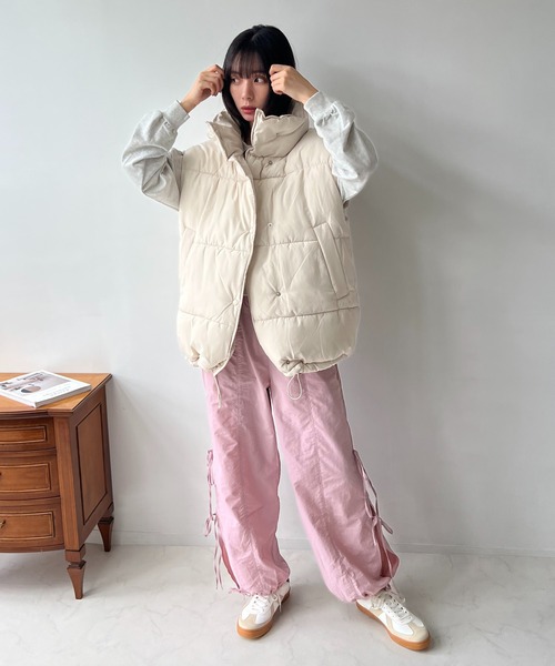 AS KNOW AS plus（アズノゥアズプラス）の「☆フェイクダウンオーバーサイズベスト　【2023AWアイテム】（ダウンベスト・レディース・ベージュ/ブラック/アイボリー・FREE）」の6枚目の写真