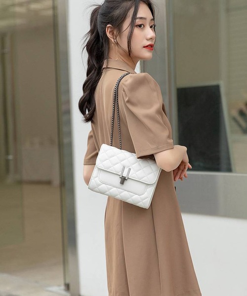 pumpkin port(パンプキンポート)の「キルティング チェーンショルダー BAG(ショルダーバッグ・レディース・ホワイト/ブラック・FREE)」の3枚目の写真