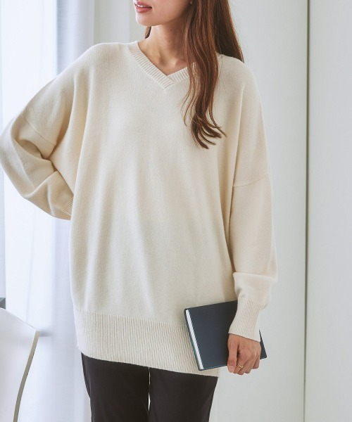 7days Life Styling(セブンデイズライフスタイリング)の「【パチパチしにくい】重ねVネックドルマンチュニック(しっとりなめらかムースタッチ)(ニット/セーター・レディース・グレイッシュベージュ/サックスブルー系/ネイビー/杢グレー/オフホワイト・LL/L/S/M)」の1枚目の写真