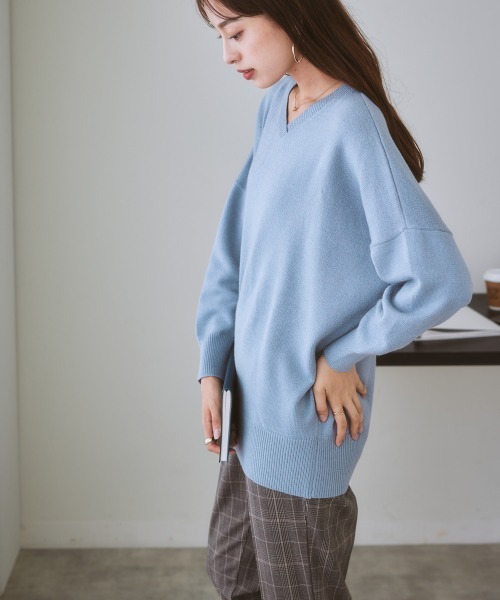7days Life Styling(セブンデイズライフスタイリング)の「【パチパチしにくい】重ねVネックドルマンチュニック(しっとりなめらかムースタッチ)(ニット/セーター・レディース・グレイッシュベージュ/サックスブルー系/ネイビー/杢グレー/オフホワイト・LL/L/S/M)」の7枚目の写真