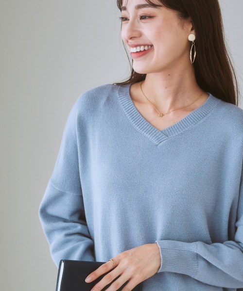 7days Life Styling(セブンデイズライフスタイリング)の「【パチパチしにくい】重ねVネックドルマンチュニック(しっとりなめらかムースタッチ)(ニット/セーター・レディース・グレイッシュベージュ/サックスブルー系/ネイビー/杢グレー/オフホワイト・LL/L/S/M)」の8枚目の写真