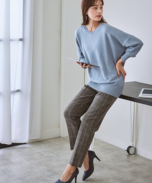 7days Life Styling(セブンデイズライフスタイリング)の「【パチパチしにくい】重ねVネックドルマンチュニック(しっとりなめらかムースタッチ)(ニット/セーター・レディース・グレイッシュベージュ/サックスブルー系/ネイビー/杢グレー/オフホワイト・LL/L/S/M)」の9枚目の写真