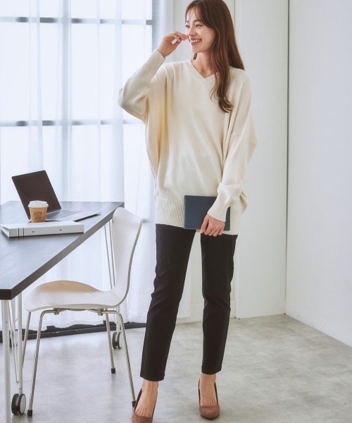 7days Life Styling(セブンデイズライフスタイリング)の「【パチパチしにくい】重ねVネックドルマンチュニック(しっとりなめらかムースタッチ)(ニット/セーター・レディース・グレイッシュベージュ/サックスブルー系/ネイビー/杢グレー/オフホワイト・LL/L/S/M)」の12枚目の写真