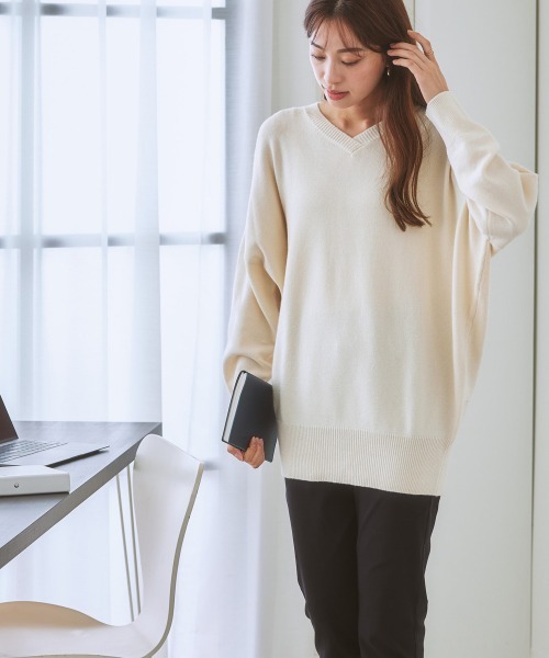 7days Life Styling(セブンデイズライフスタイリング)の「【パチパチしにくい】重ねVネックドルマンチュニック(しっとりなめらかムースタッチ)(ニット/セーター・レディース・グレイッシュベージュ/サックスブルー系/ネイビー/杢グレー/オフホワイト・LL/L/S/M)」の13枚目の写真