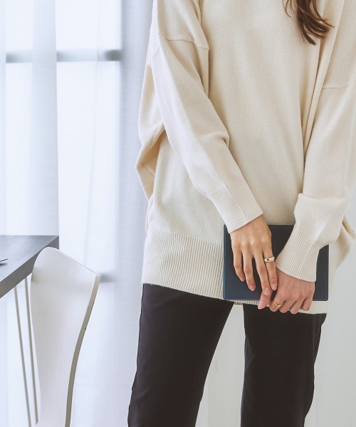 7days Life Styling(セブンデイズライフスタイリング)の「【パチパチしにくい】重ねVネックドルマンチュニック(しっとりなめらかムースタッチ)(ニット/セーター・レディース・グレイッシュベージュ/サックスブルー系/ネイビー/杢グレー/オフホワイト・LL/L/S/M)」の14枚目の写真