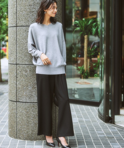 7days Life Styling(セブンデイズライフスタイリング)の「【パチパチしにくい】重ねVネックドルマンチュニック(しっとりなめらかムースタッチ)(ニット/セーター・レディース・グレイッシュベージュ/サックスブルー系/ネイビー/杢グレー/オフホワイト・LL/L/S/M)」の16枚目の写真