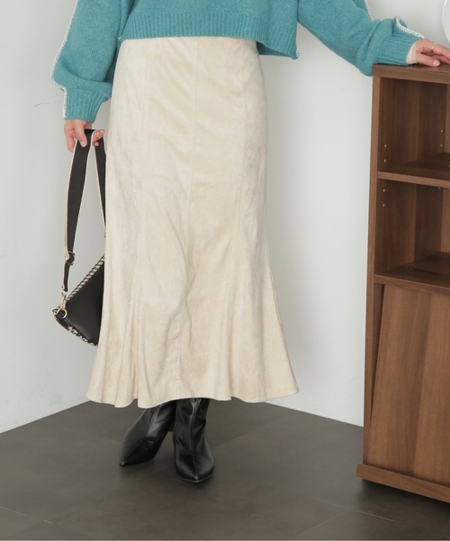 FREE'S MART（フリーズマート）の「【Sシリーズ対応】フェイクスウェードマーメイドスカート（スカート・レディース・カーキ/モカ/オフホワイト・X-SMALL/SMALL/MEDIUM）」の2枚目の写真
